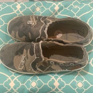 Camo Blowfish slides